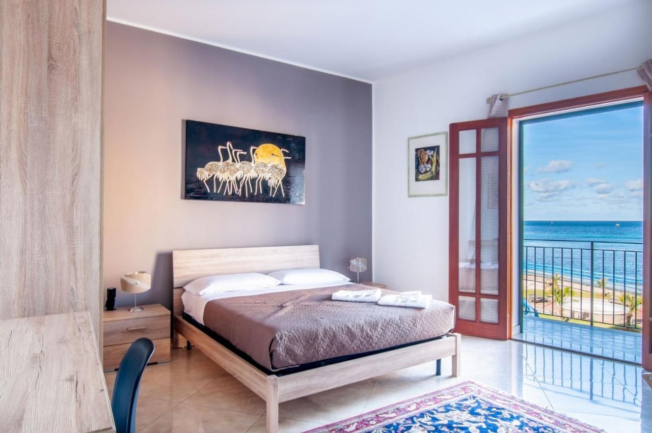 B&B Una Terrazza Sul Golfo Di Sferracavallo Ngoại thất bức ảnh