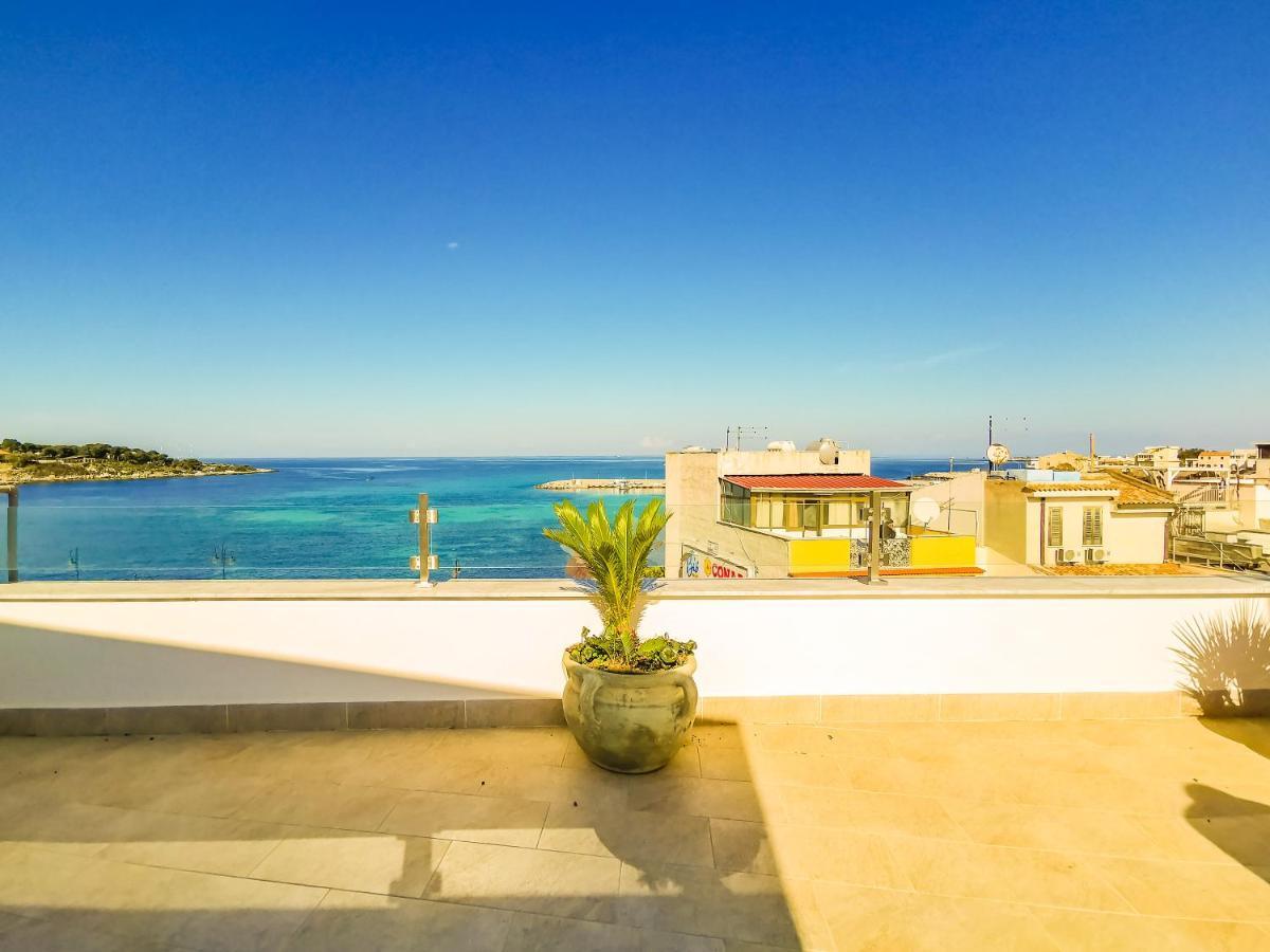 B&B Una Terrazza Sul Golfo Di Sferracavallo Ngoại thất bức ảnh