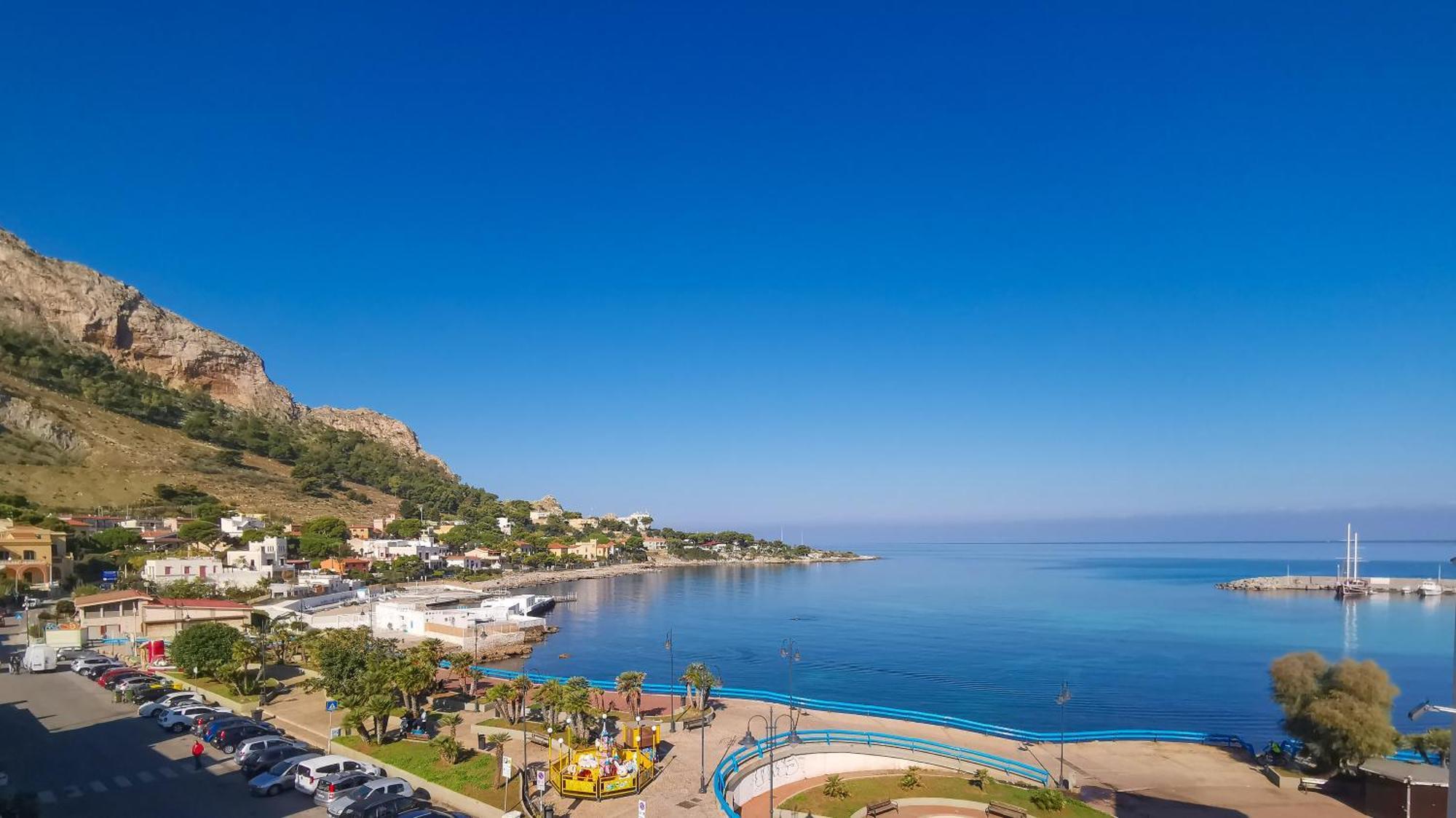 B&B Una Terrazza Sul Golfo Di Sferracavallo Ngoại thất bức ảnh